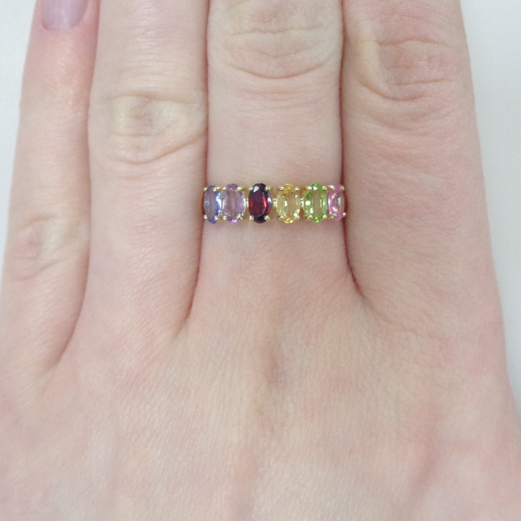 Кольцо из желтого золота с самоцветами